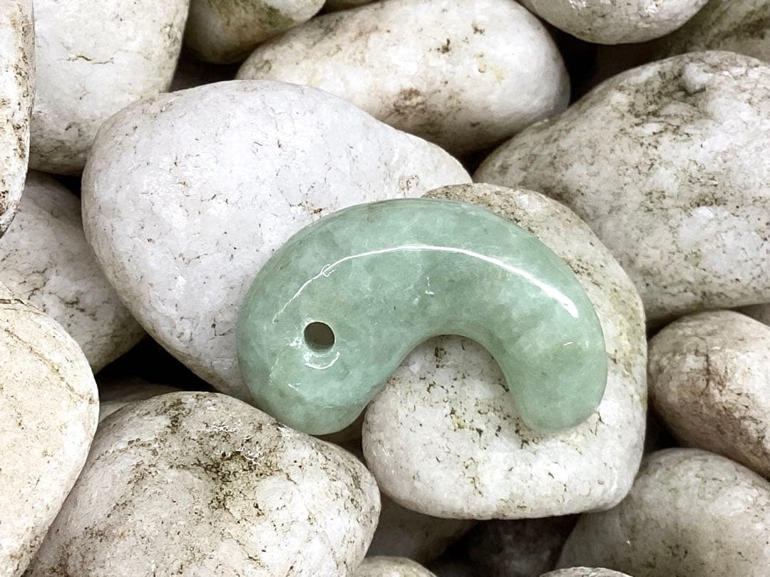 ✳摩訶不思議なパワー 糸魚川翡翠勾玉*本物硬玉 守護石をお