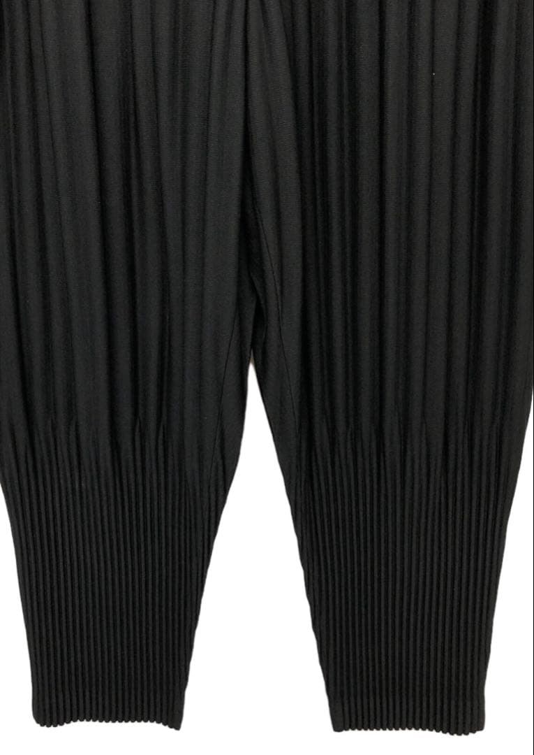 HOMME PLISSÉ ISSEY MIYAKE 黒 テーパードプリーツパンツ