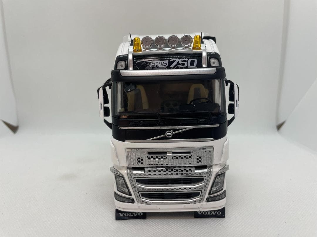 11R-006 Marge Models 1/32 ボルボ FH16 6x2