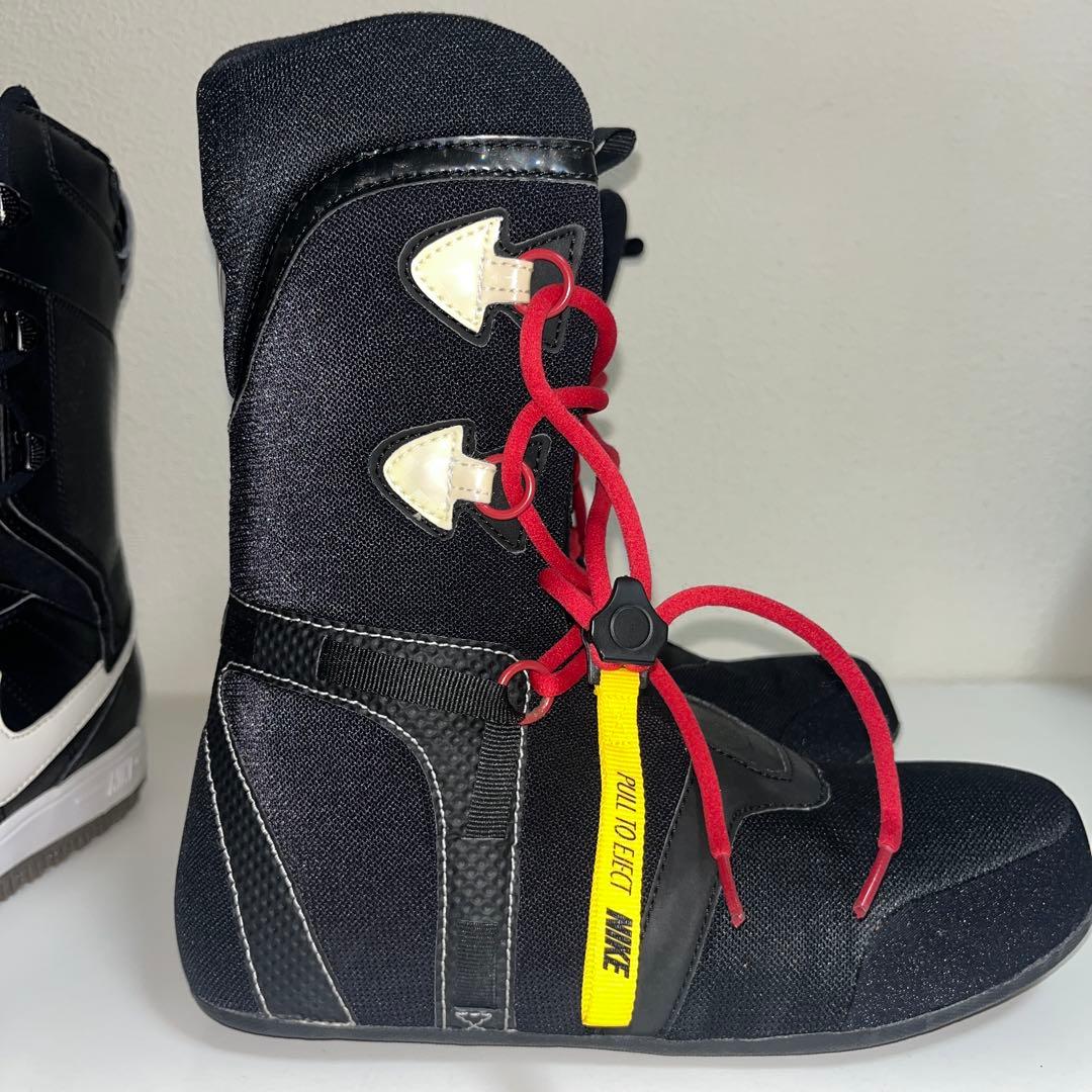 nike ナイキ　スノボーブーツ