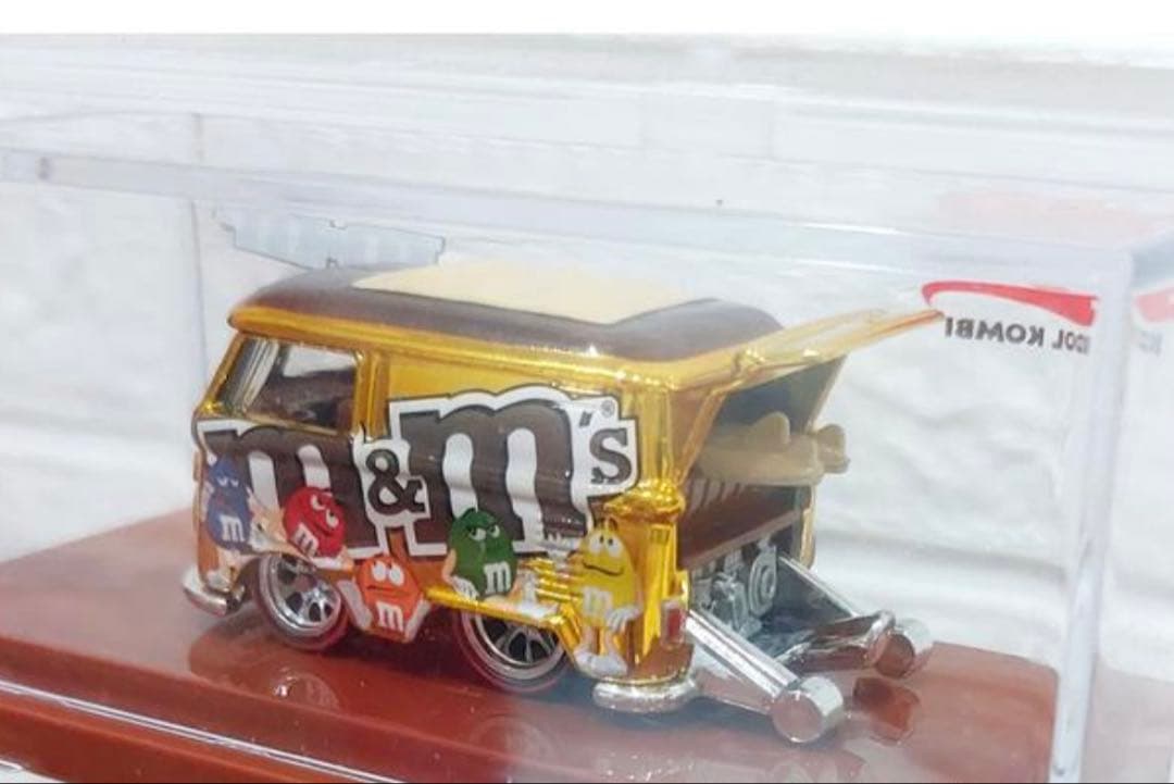 ミニカー Hot Wheels M&M's Volkswagen Kool Kombi