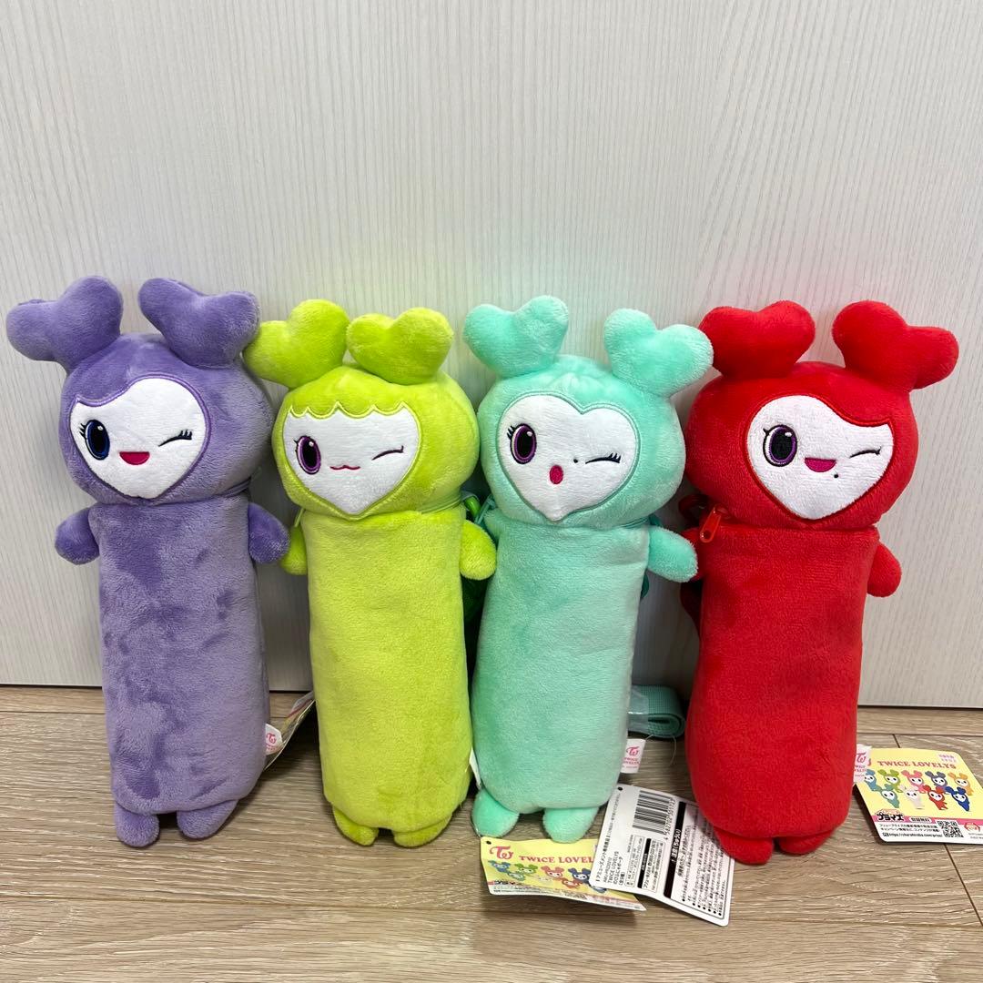 TWICELOVELYSぴょこきゅんバッグ ・のびふにゃポーチ他30点GIGO - メルカリ