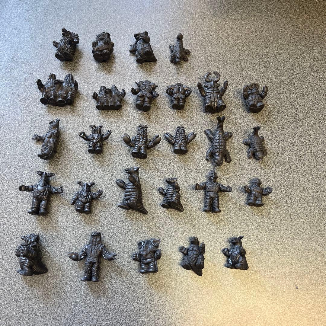 ウルトラマン怪獣消しゴム黒バラ売りOK‼️