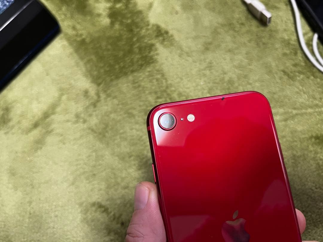 Apple iPhone SE (第3世代) 赤 海外版シャッター音消せる