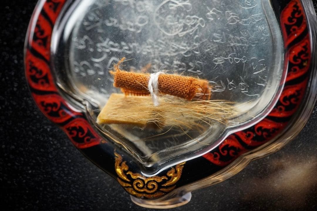 袈裟入り チャナイ師の伝説の虎王と秘術 プージャオサミンプラ