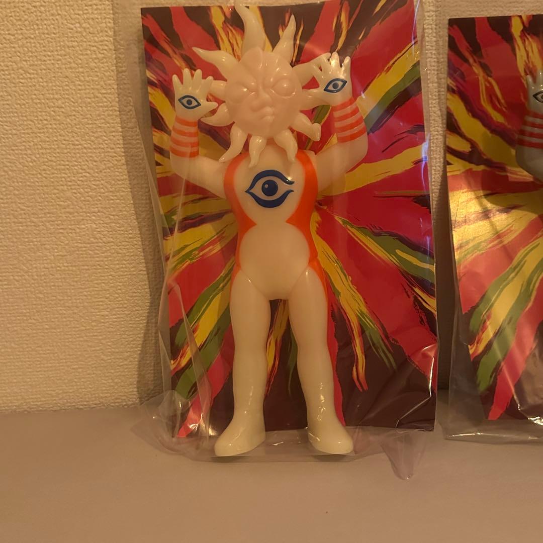 タローマン ソフビ 通常版 蓄光版 フィギュア