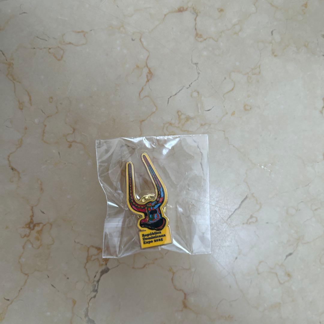 万博　ドミニカ　パビリオン　ピンバッチ　非売品