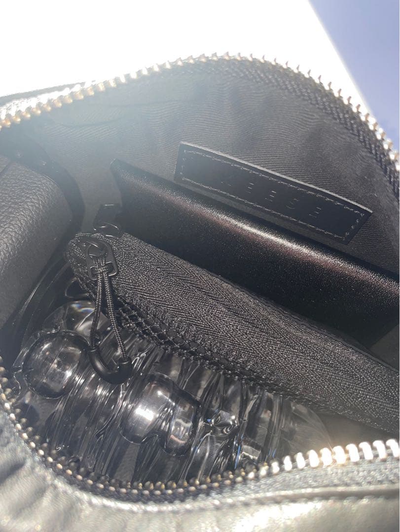 KEESE 黒 レザーショルダーバッグ ジップ Sサイズ ユニセックス