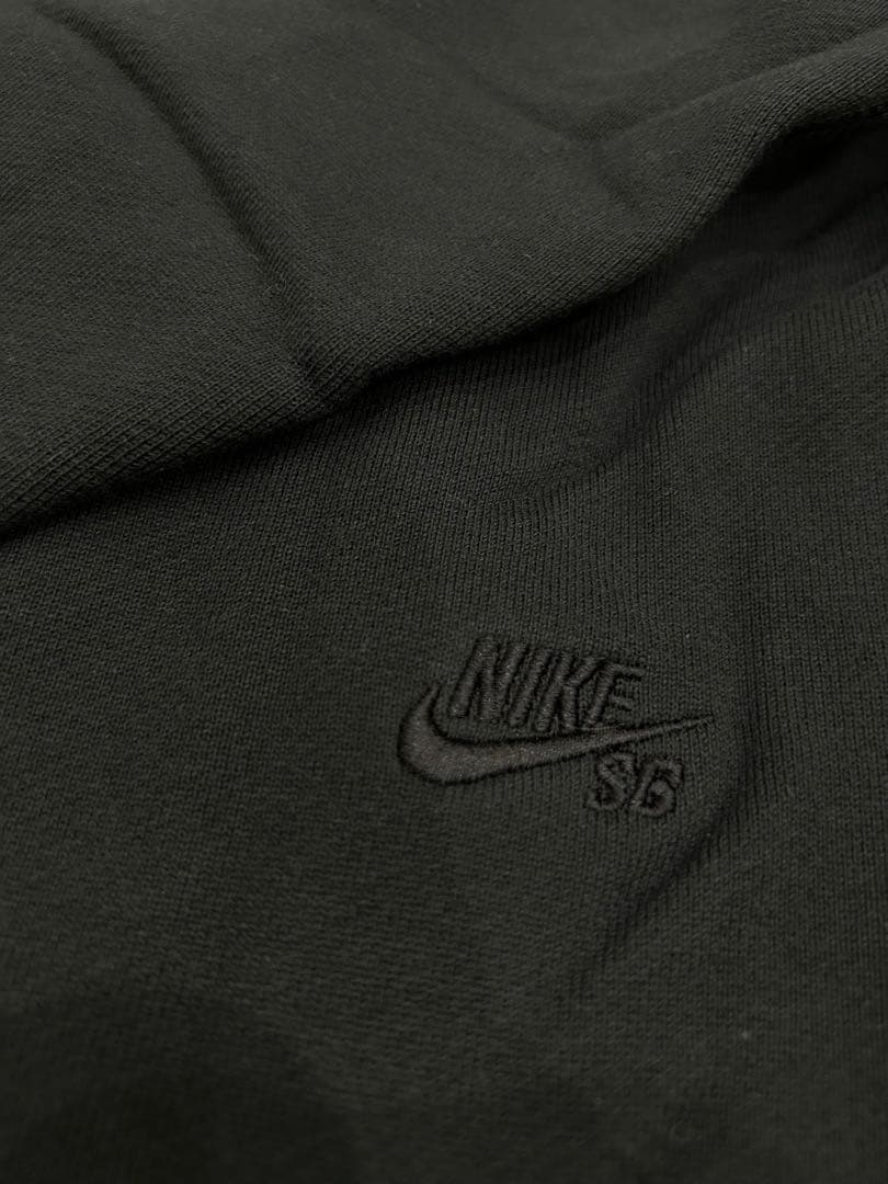 【新品】NIKE ナイキ ブラック パーカー スウェットパーカー 黒　XL