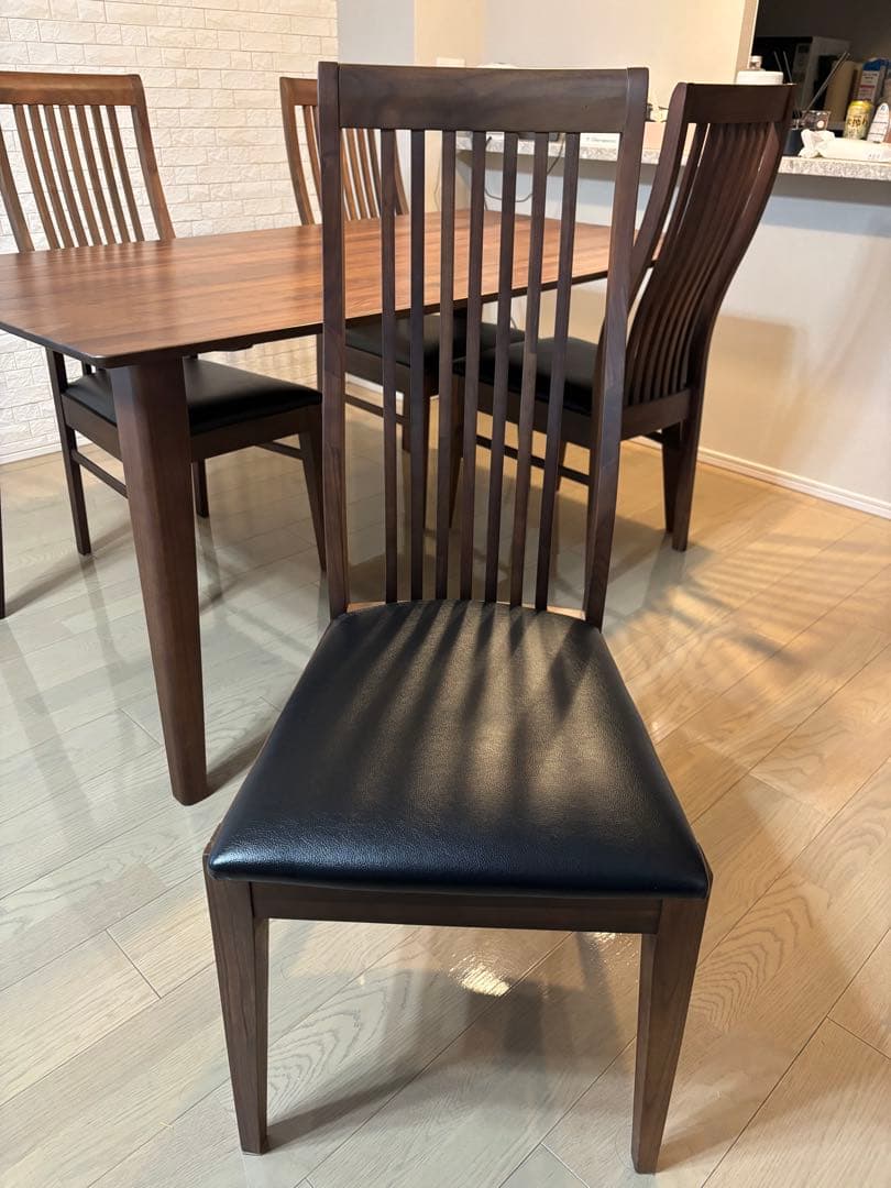 【引き取り限定】ダイニングテーブル　ダークブラウン 4脚付き