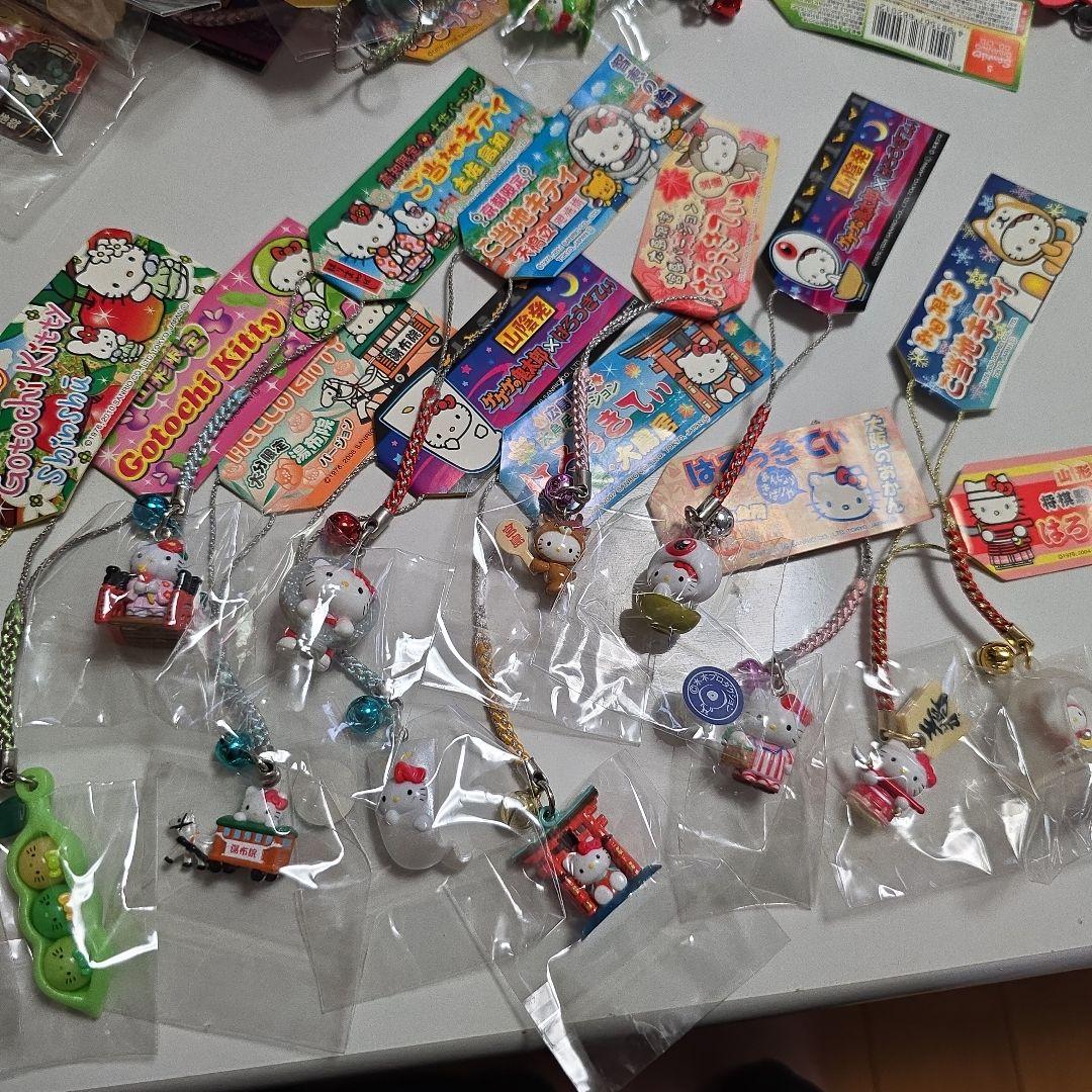 ご当地キティ　まとめ売り80個