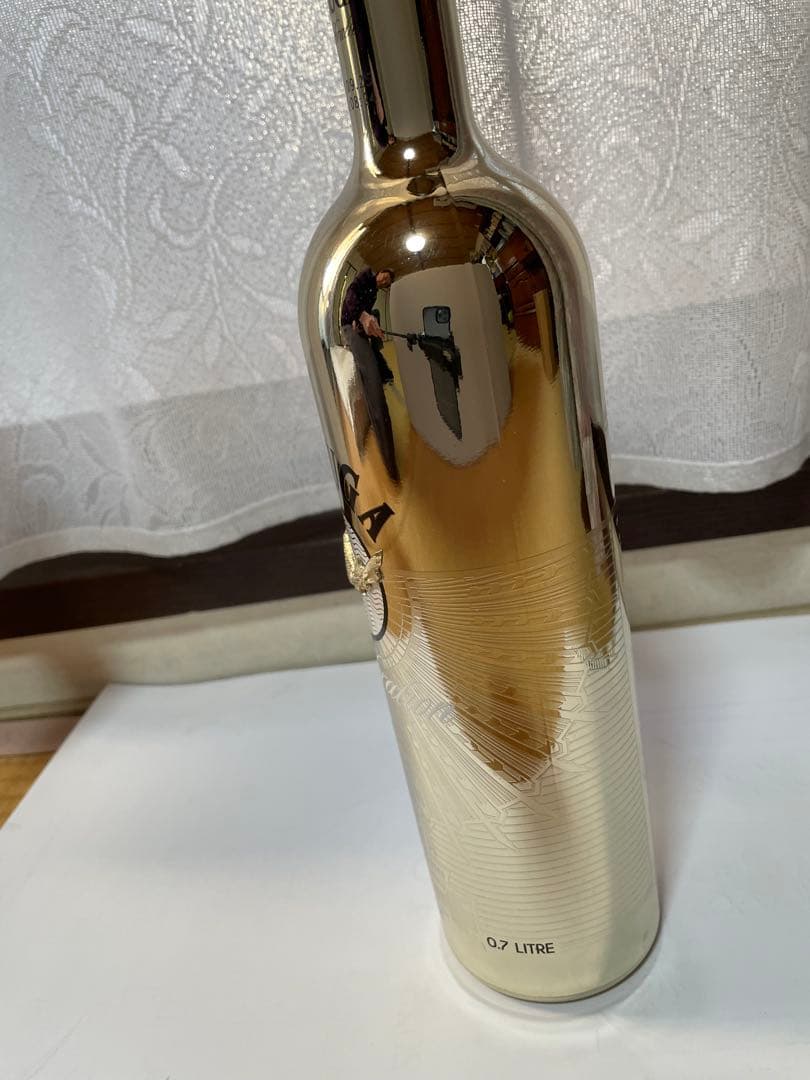 Beluga ウォッカ 0.7L メタリックボトル