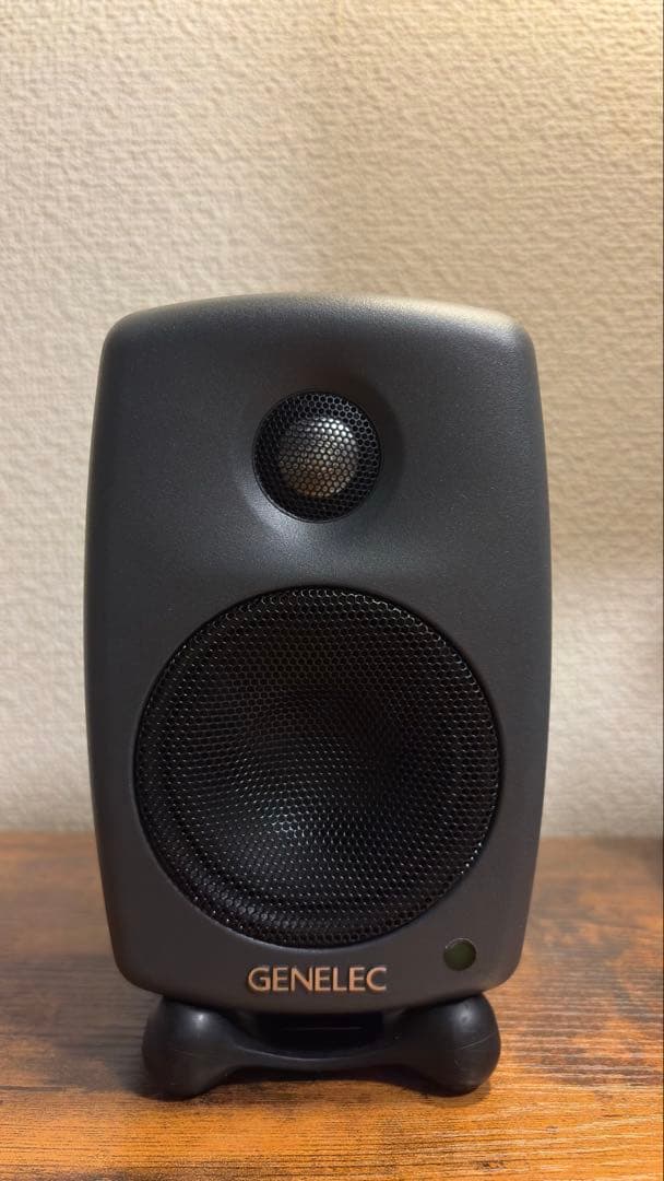 【極美品】ケーブルとGENELEC 8010AP モニタースピーカー grey