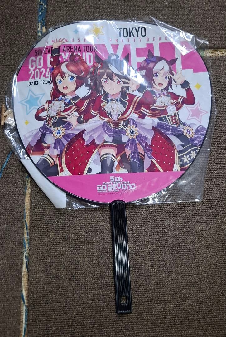 ウマ娘 公式応援タオル4枚とクッションとうちわとクリアファイル7枚とフィギュア