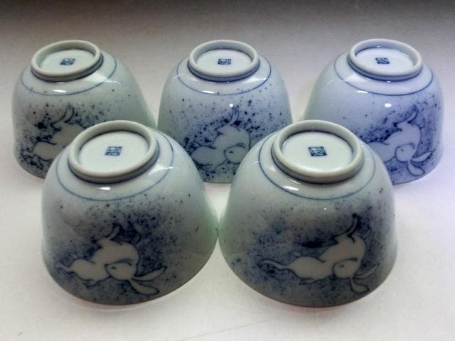 湯飲み■兎紋【和田一人造】 染付煎茶碗【野中春博】吹き墨 5客 煎茶器骨董品■