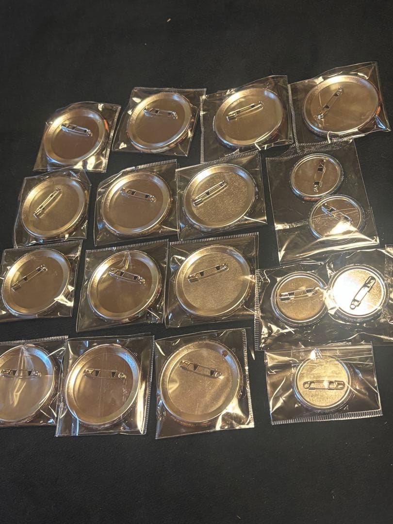 FF15 スクエニカフェ ホログラム缶バッジ　まとめ売り