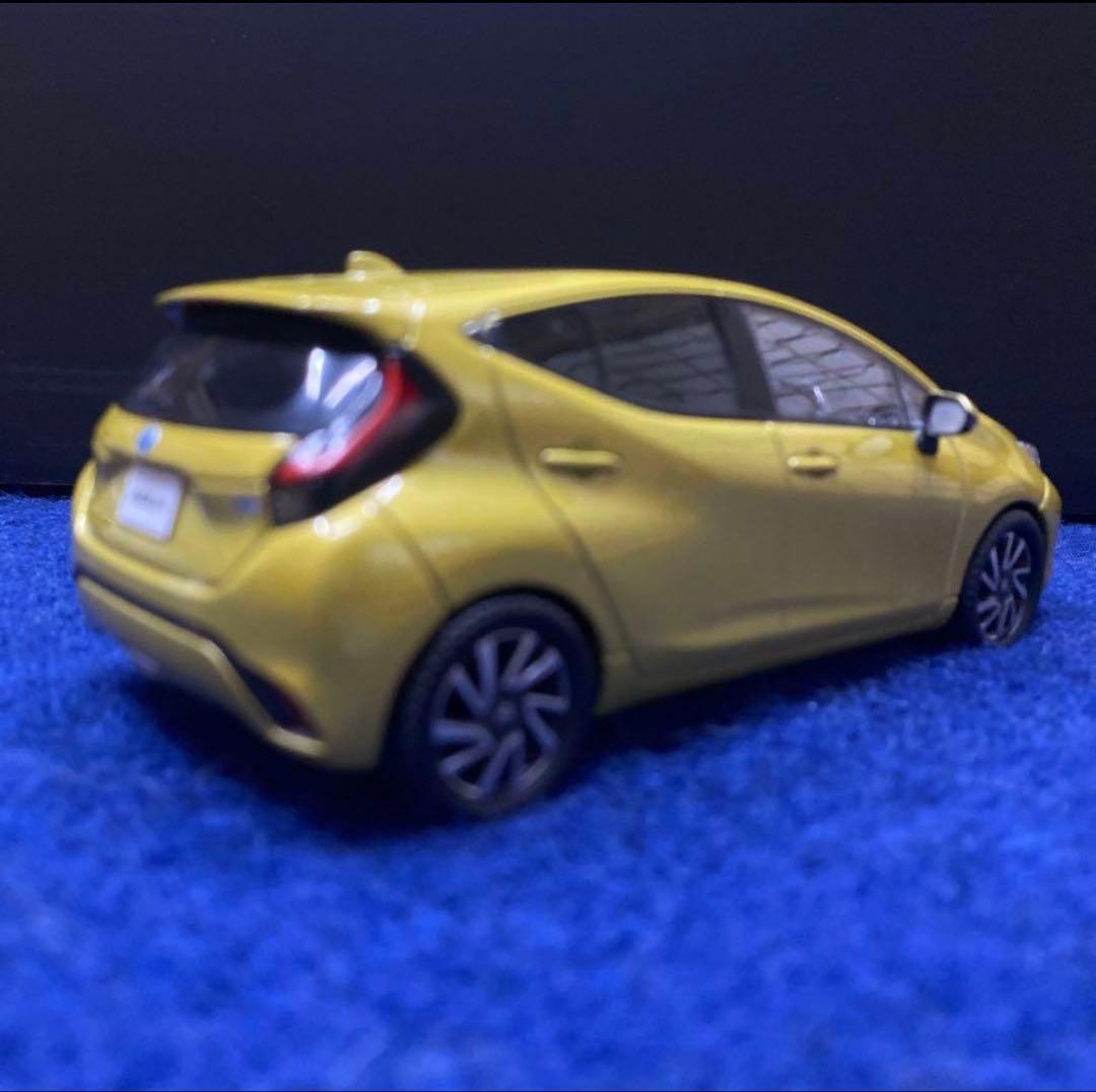 トヨタ カムリ　CHR アクア　カラーサンプルミニカー　3台セット　非売品