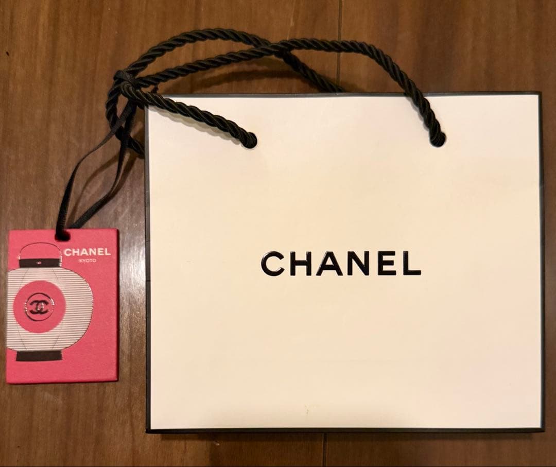 CHANEL ゴールド リボン ピアスと限定キーホルダー(CHANEL刻印あり)