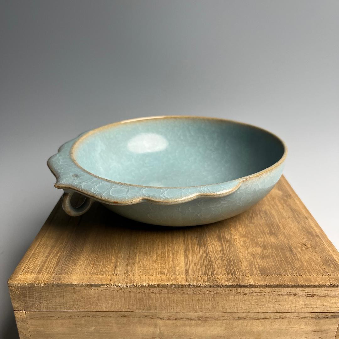 官窯 青磁月白釉板沿単耳洗 紫青 箱付 中国美術 中国古玩