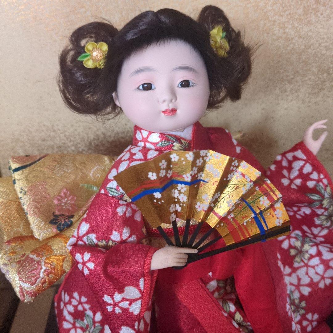 赤色花柄着物の日本人形 - メルカリ
