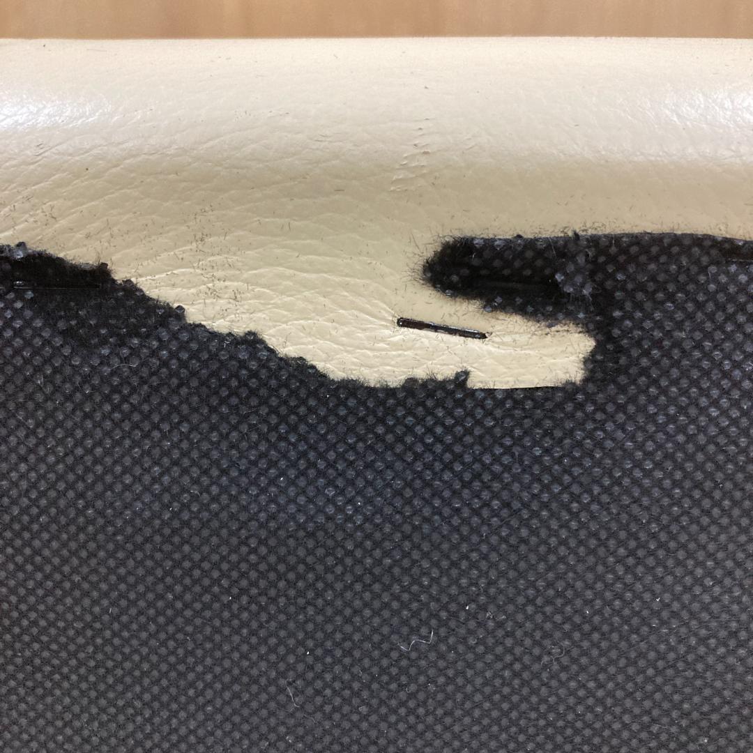 IDC大塚家具　総革　スツール　オットマン　オフホワイト系