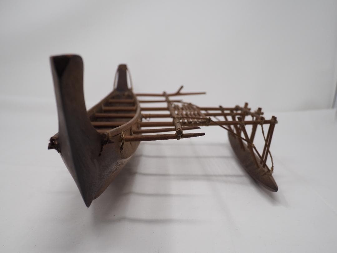 シングルアウトリガーカヌー 木製カヌー ミクロネシア ポリネシア