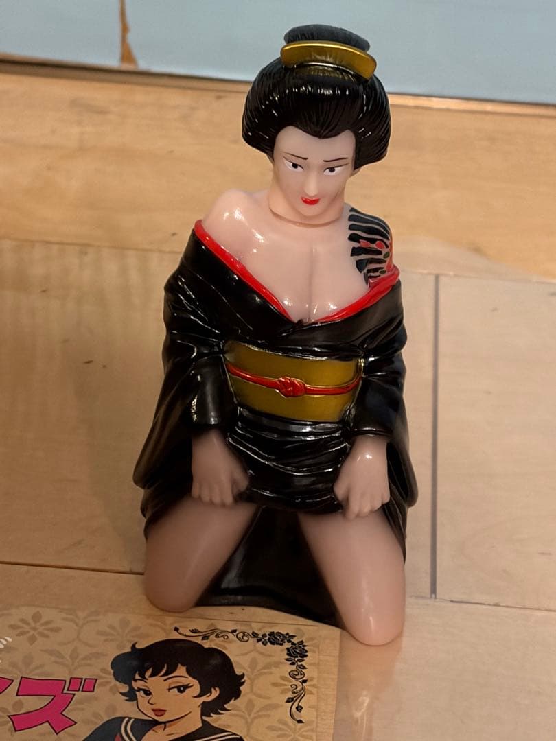 ピンクトイズ　ろくろ首　入れ墨バージョン　蓄光バージョン　官能ソフビ