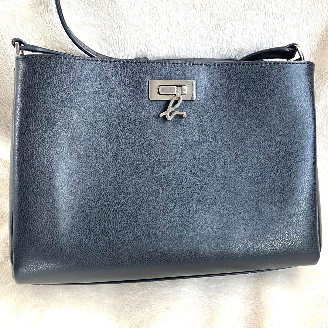 【未使用級✨】agnes b. ショルダーバッグ ターンロック レザー ロゴ金具