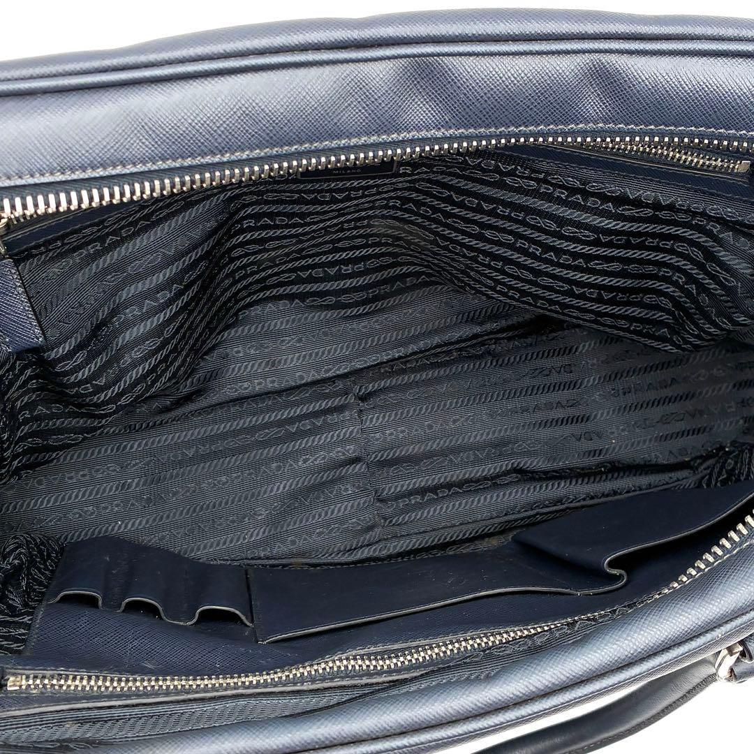 美品 プラダ ビジネスバッグ サフィアーノレザー 三角ロゴ A4可 ネイビー