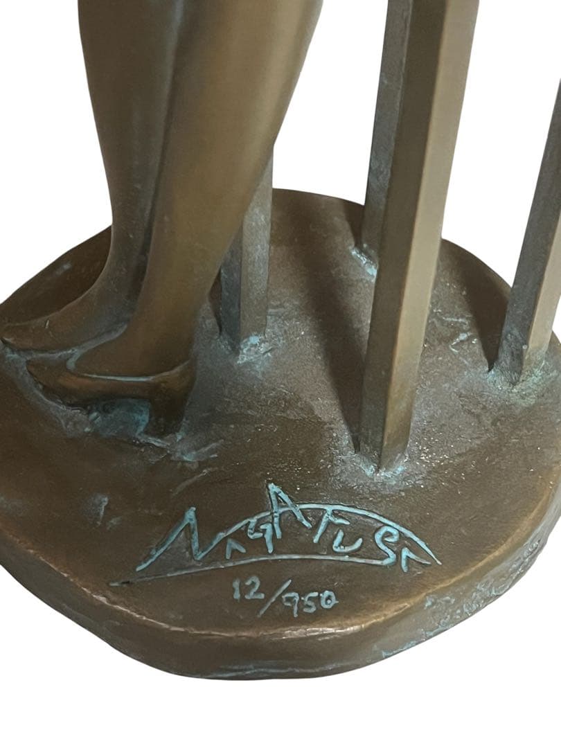 中古】ブロンズ像「自分の時間」長房一洋作 女性と猫のブロンズ彫刻