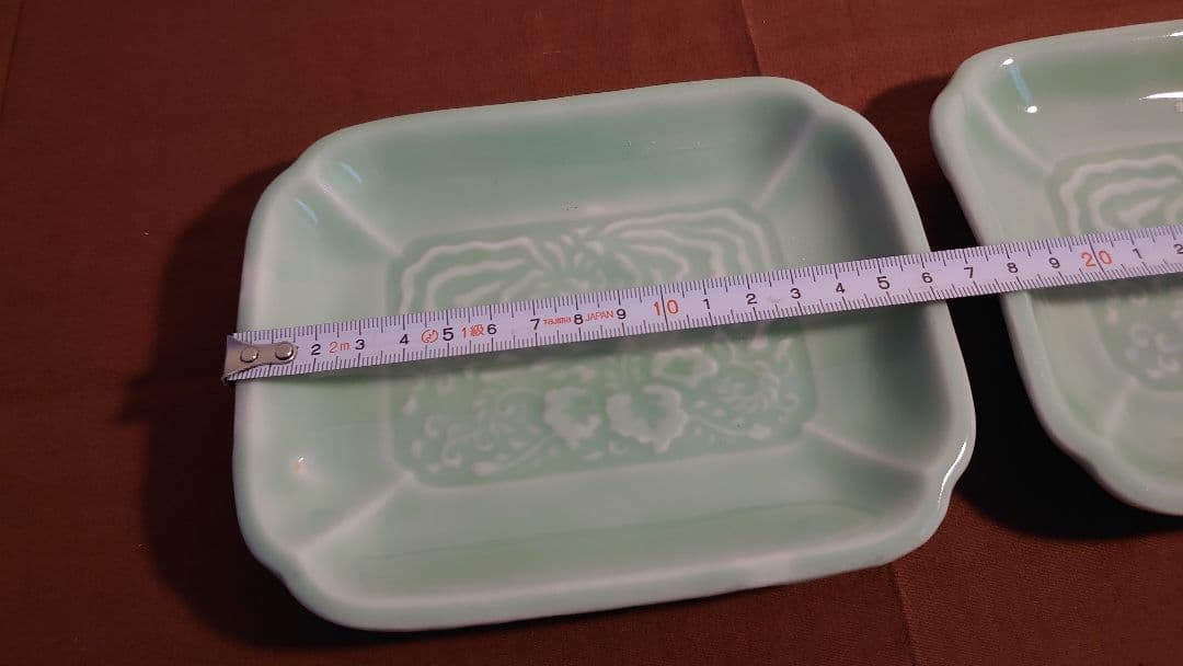 李朝　青磁　陽刻　鳳凰　角皿　蔵出し　２客