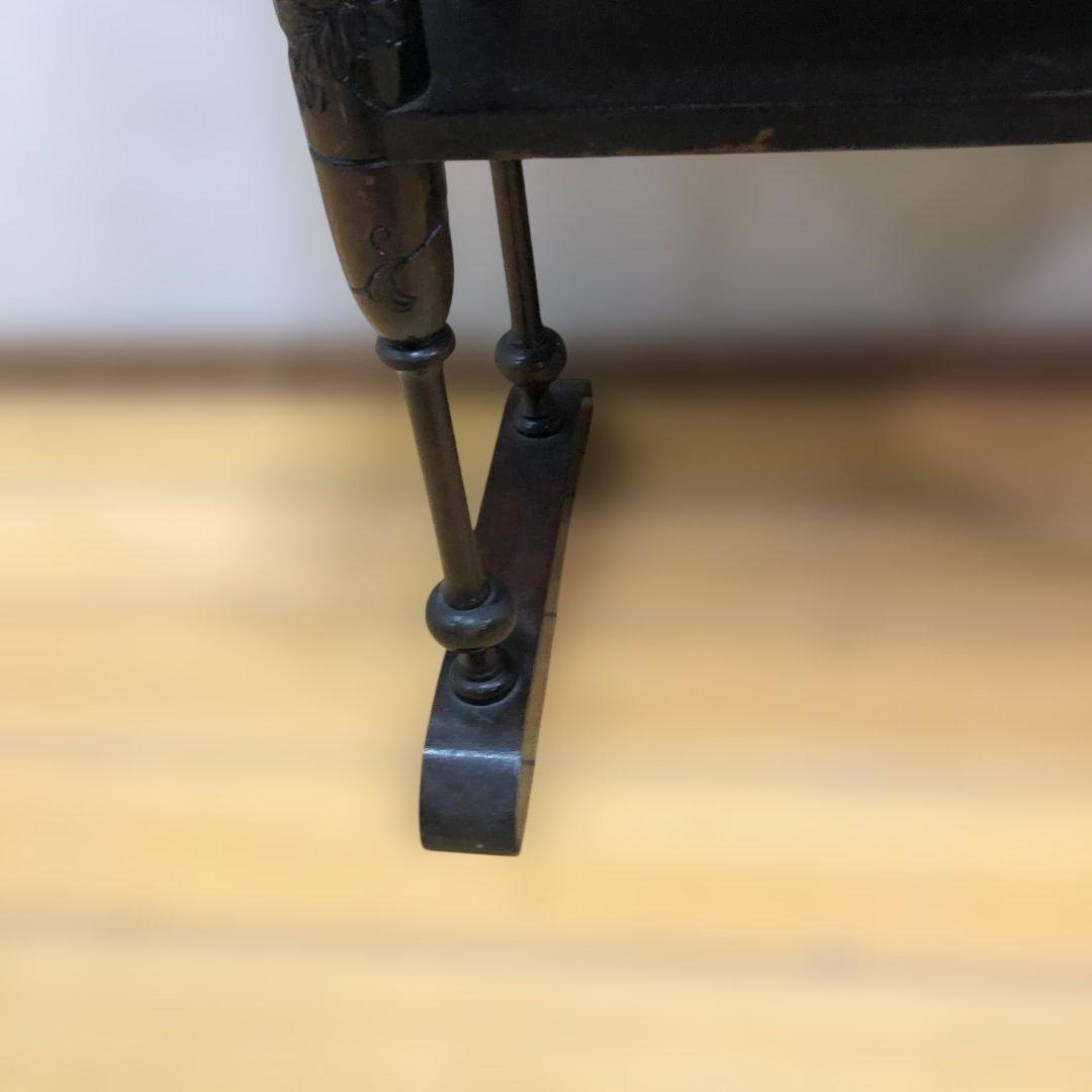 送料無料 アンティーク調 木製テーブル 葡萄彫刻 花台 飾り棚 251214