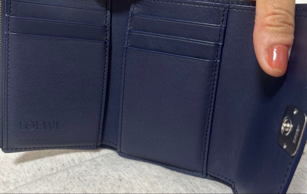 ロエベ 三つ折り財布 ネイビー 美品 箱 保証書付 正規品
