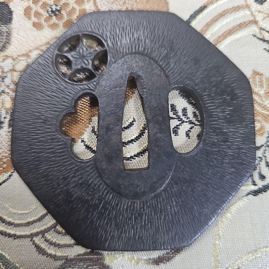 花透図八角形鍔　縦75mm横75mm厚さ4mm　時代物　刀装具
