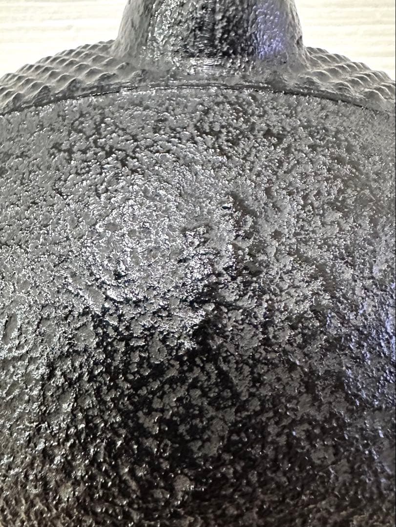 未使用品、供箱等付属品付　南部三厳堂造１５型アラレ　南部鉄瓶　南部鉄器　調理器具