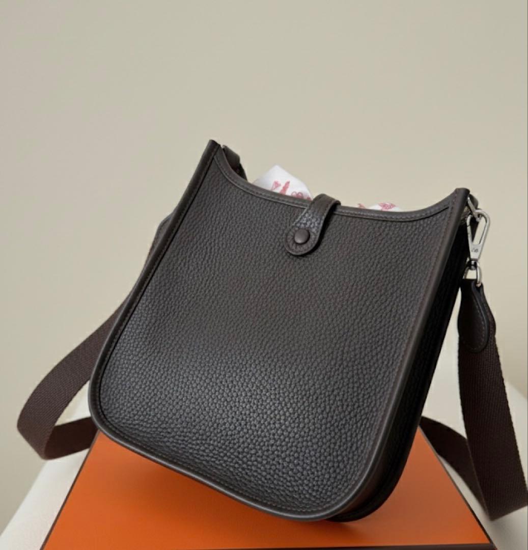 ぴんぴんまる！ Hermès 最新刻印 エヴリン TPM エベンヌ2つ目