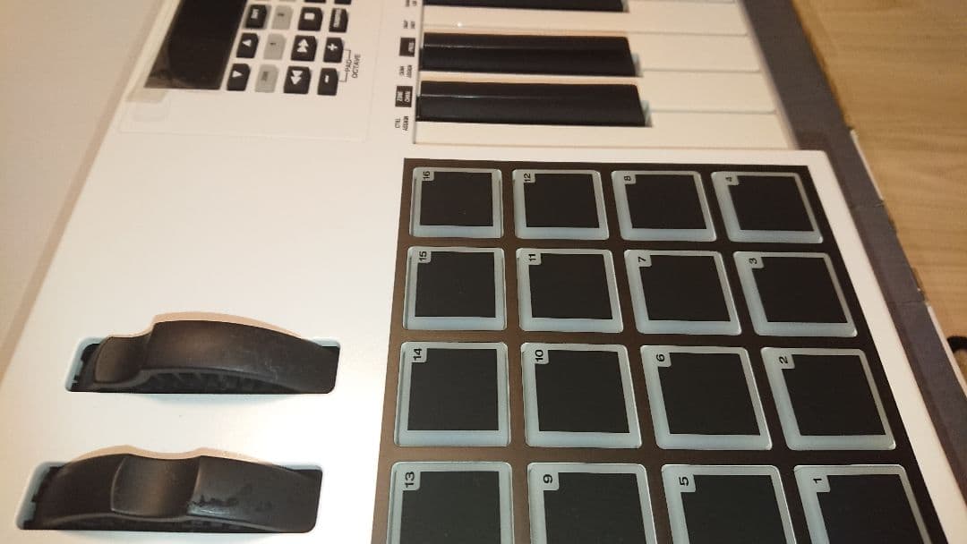 M-AUDIO CODE61 MIDIキーボード X/Yパッド付 ほぼ新品! 製品情報