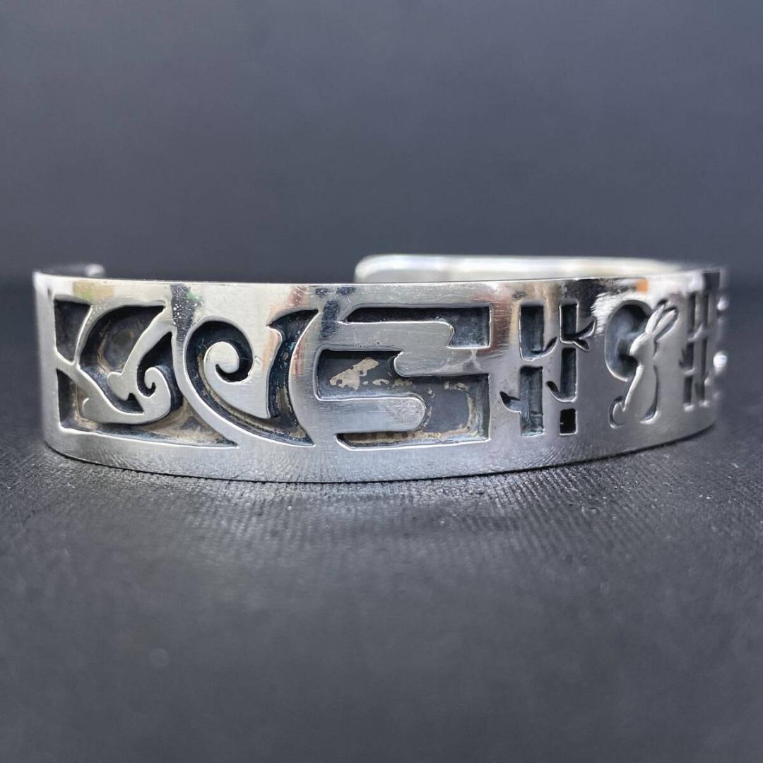 BIG HAND シルバー ネイティブ オーバーレイ スタンプワーク バングル