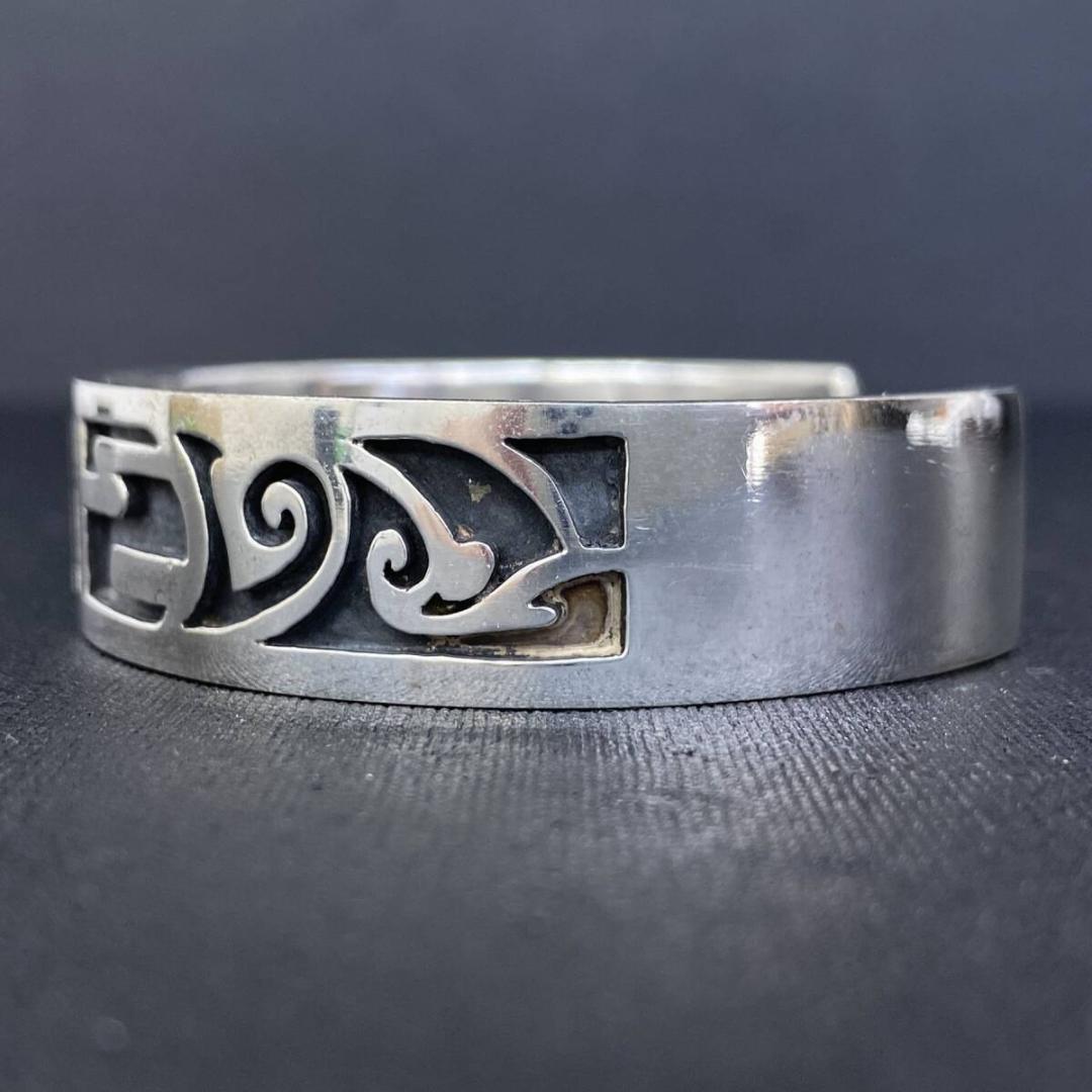 BIG HAND シルバー ネイティブ オーバーレイ スタンプワーク バングル