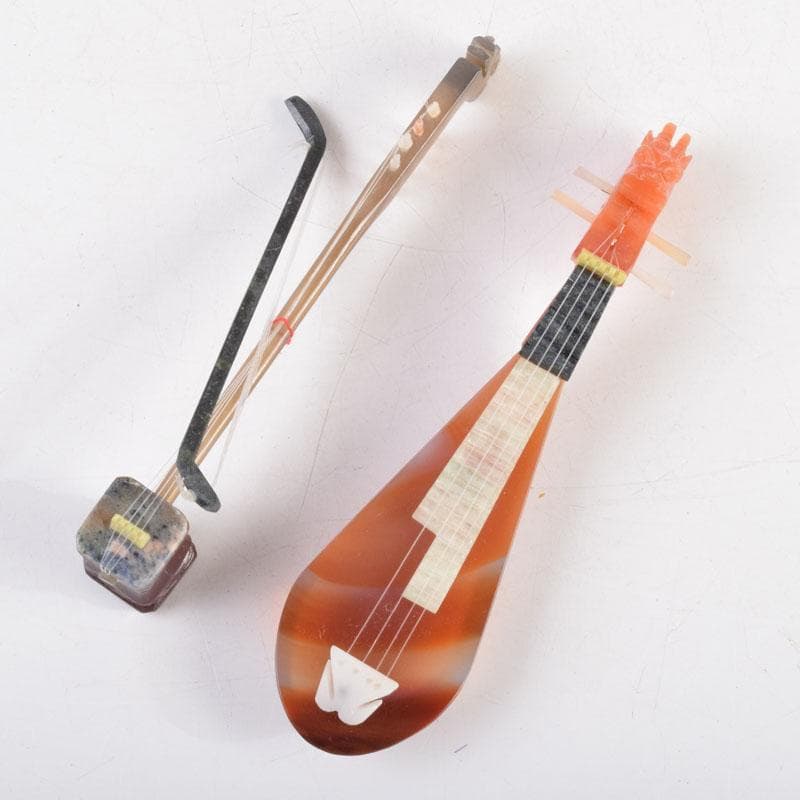 中国 赤瑪瑙彫刻 小さな楽器 弦楽器など 4点 箱付 V 9210