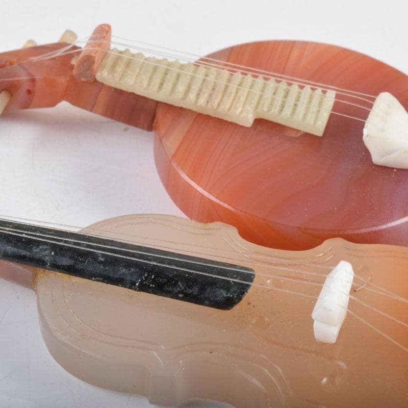 中国 赤瑪瑙彫刻 小さな楽器 弦楽器など 4点 箱付 V 9210