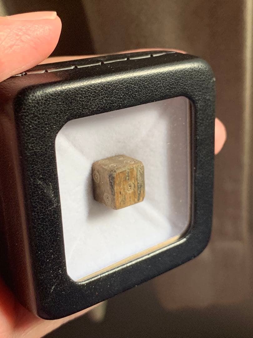 世界最古の六面体サイコロ ダイス 紀元前600年頃 根付 古銭 出土 石器 土器