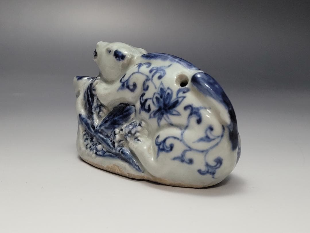 染付 リス型 松鼠型 折枝花紋 硯滴 水滴 明清時代 幅約11.1cm