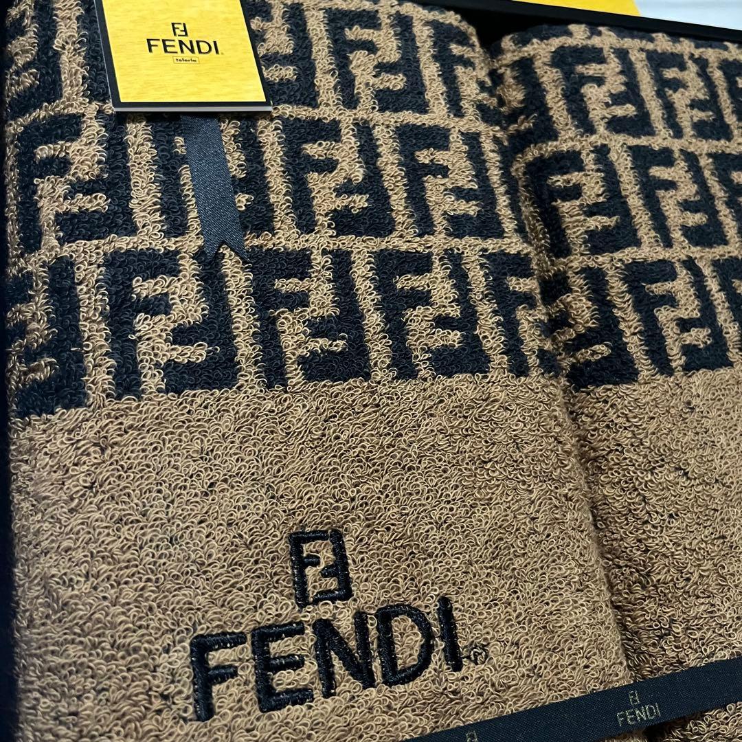 FENDI フェンディ バスタオル 2枚セット - メルカリ