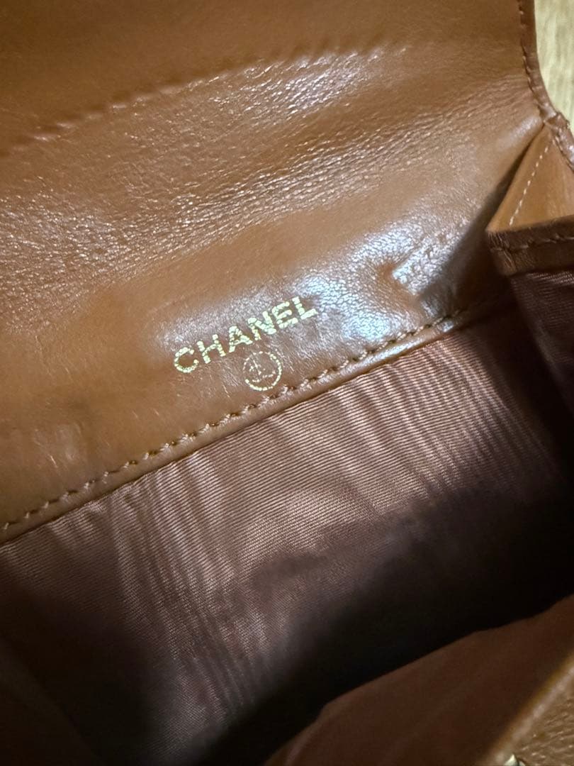 CHANEL シャネル　二つ折り　財布　キャビア　茶色　ゴールド