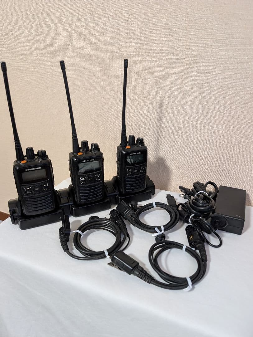 スタンダード デジタル簡易無線機 免許局 VXD450U イヤホンマイク付 3台 スタンダード デジタル簡易無線機 免許局 VXD450U イヤホンマイク付 3台