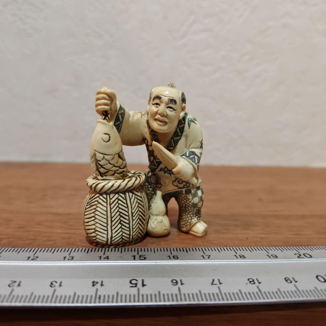 時代提物 人物根付 天然素材【魚売り】高さ約5.2cm 重さ26g 江戸の