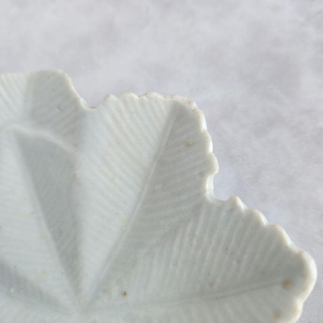 古伊万里　白磁　変形小皿　紅葉　江戸時代　アンティーク　骨董　金継ぎ　金直し