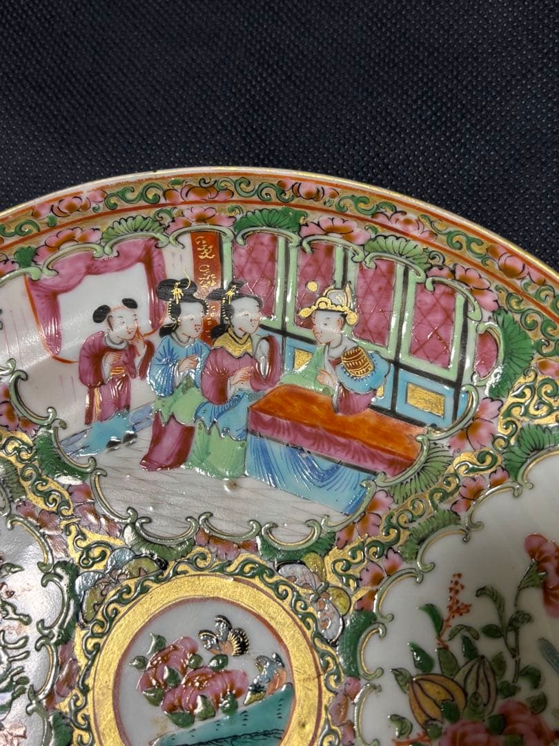 中国古美術品　清の時代　金彩粉彩人物花鳥中皿　21cm 中国古美術品 清の時代 金彩粉彩人物花鳥中皿 21cm