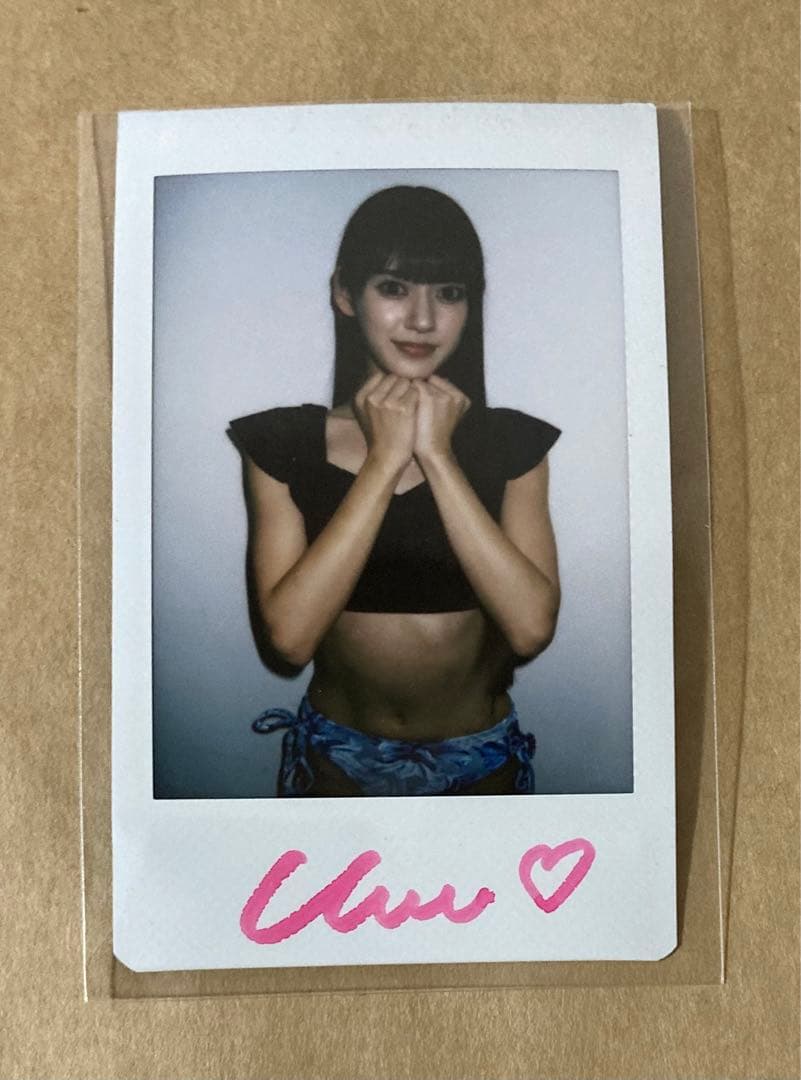 八掛うみ 直筆サイン入り チェキ② - メルカリ